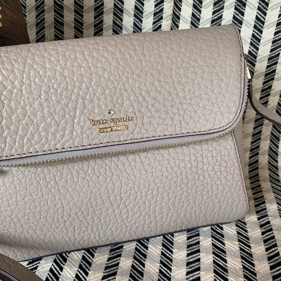 Kate spade leather crossbody gray Berrin carter - Picture 2 of 8